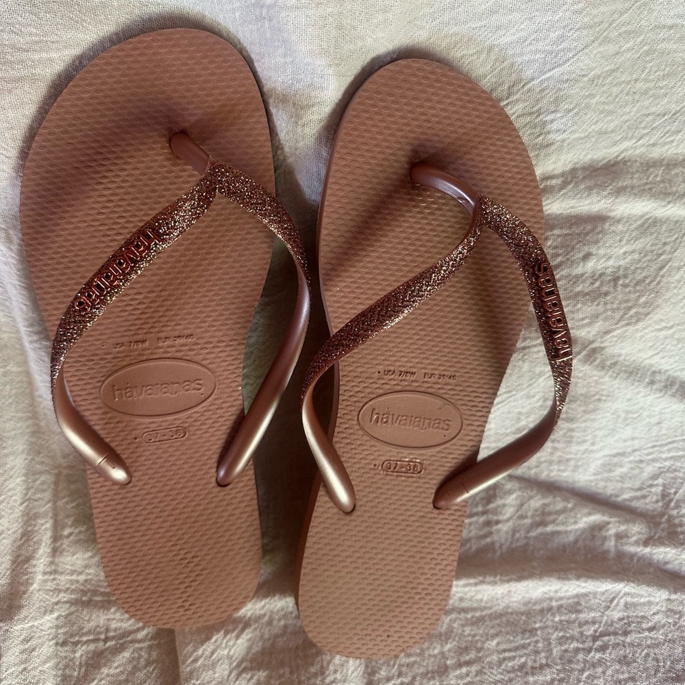 EUC, Havaianas Smokey pink glitter flip flops.. size 37/38